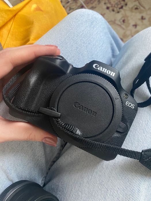 Canon EOS R100 (RF - S 18-45mm F4.5-6.3 IS STM KIT)