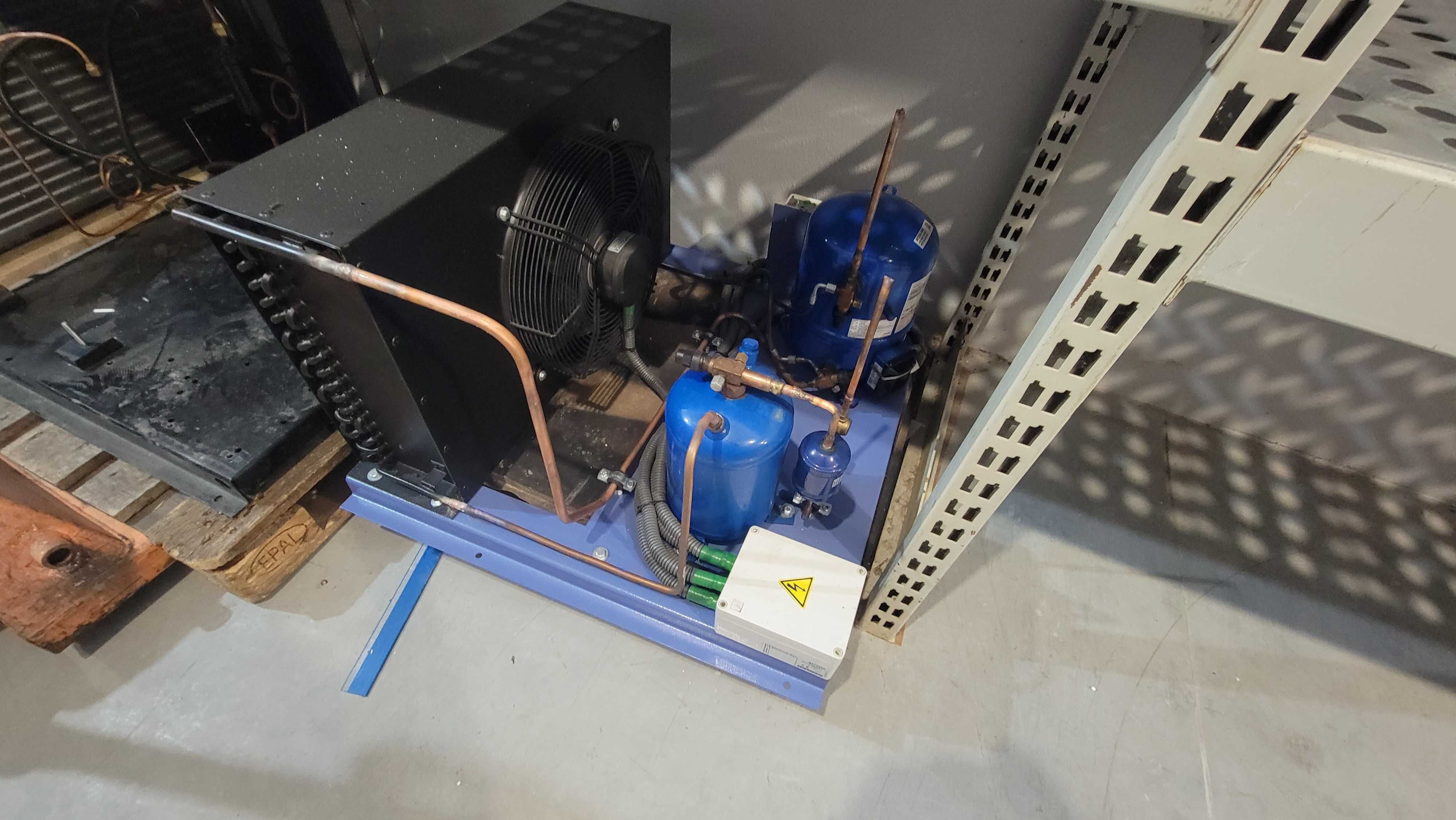 Універсальний холодильний агрегат на -8+8С до 30м3 під різну продукцію