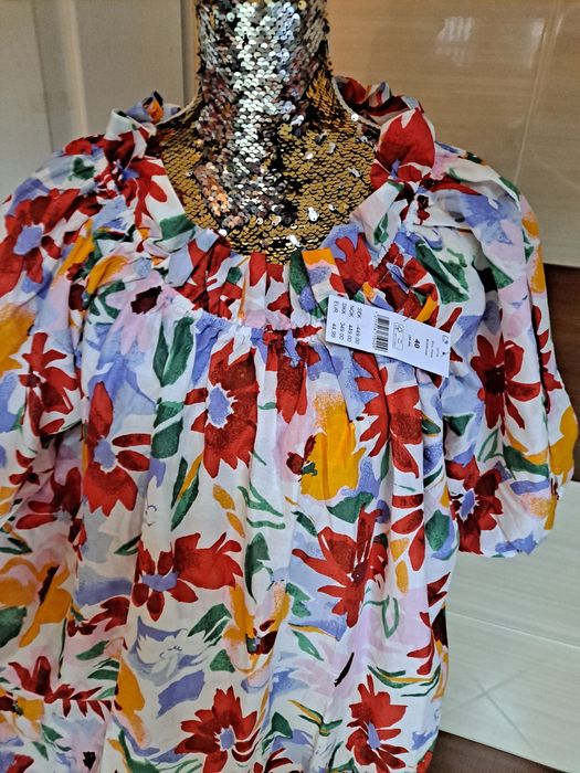 Śliczna sukienka damska duża.