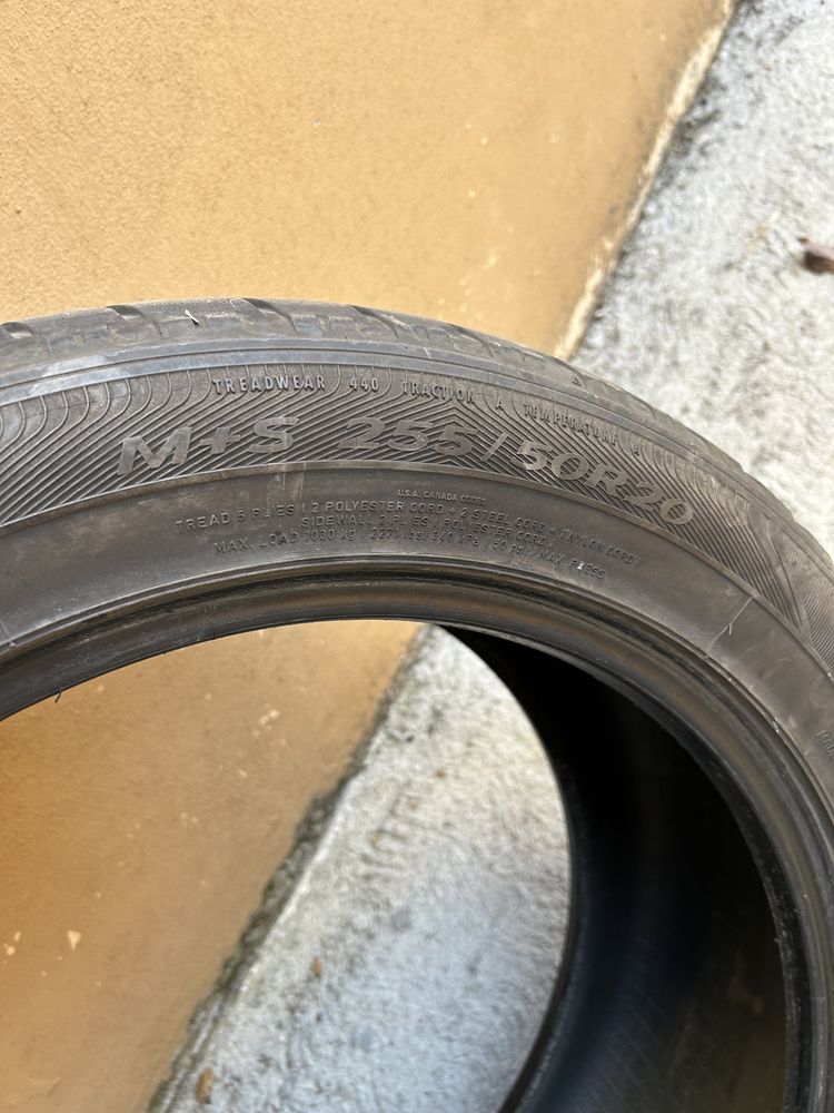 Pneu Good Year 255/50R20