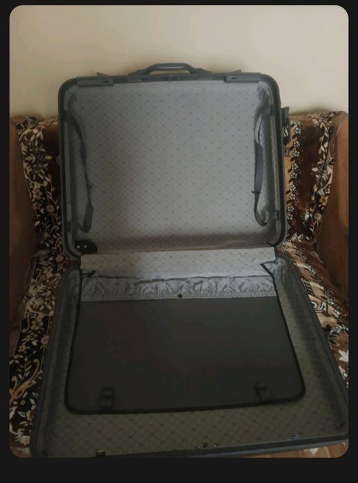 Продам  валізу )))