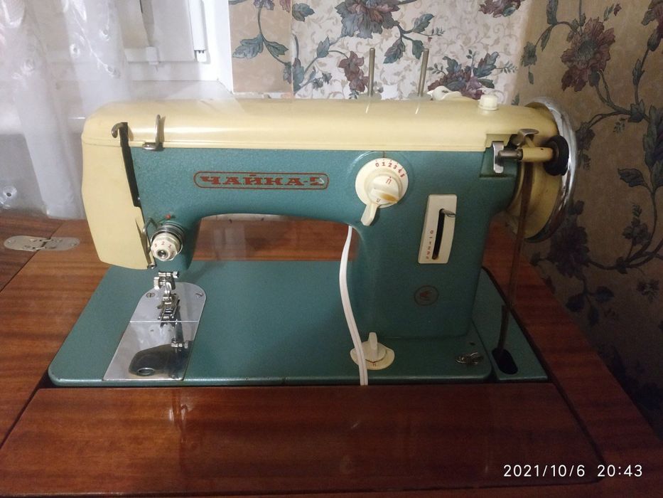 Швейная машинка Чайка