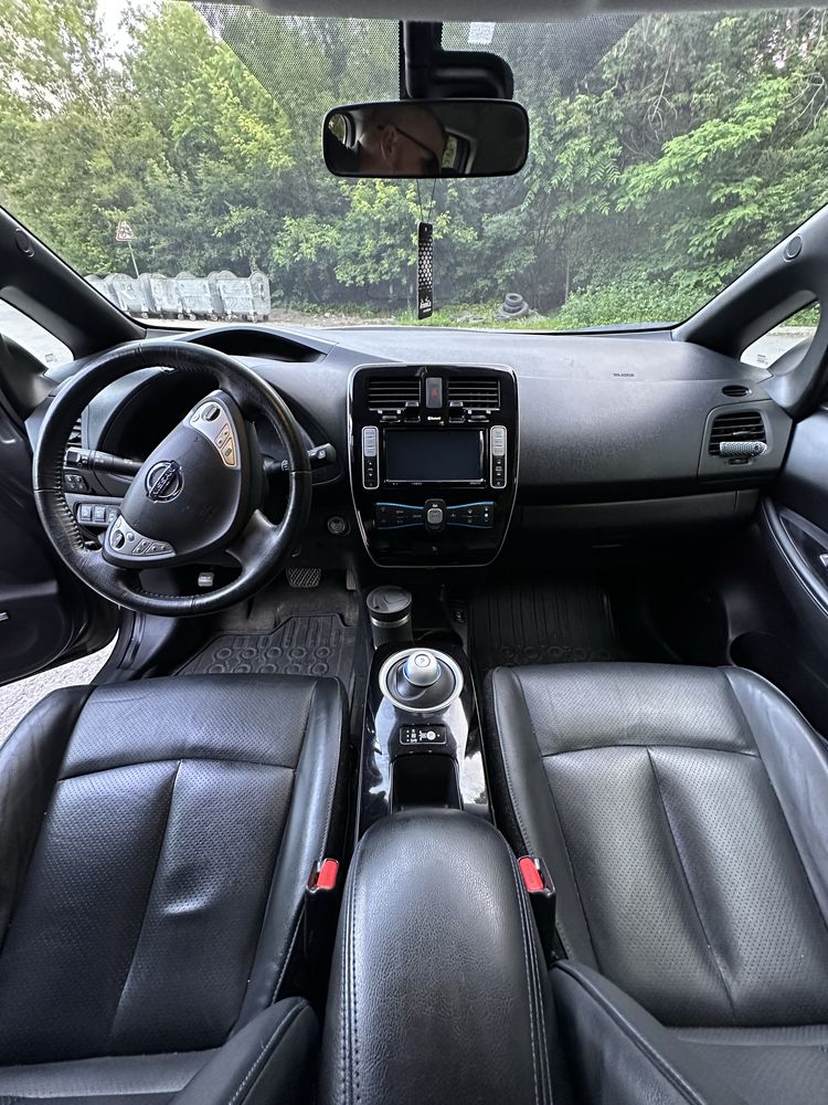 Nissan Leaf в комплектації Tekna