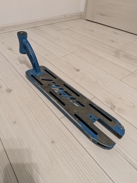 Deck do hulajnogi - używany, porysowany, jedno pęknięcie