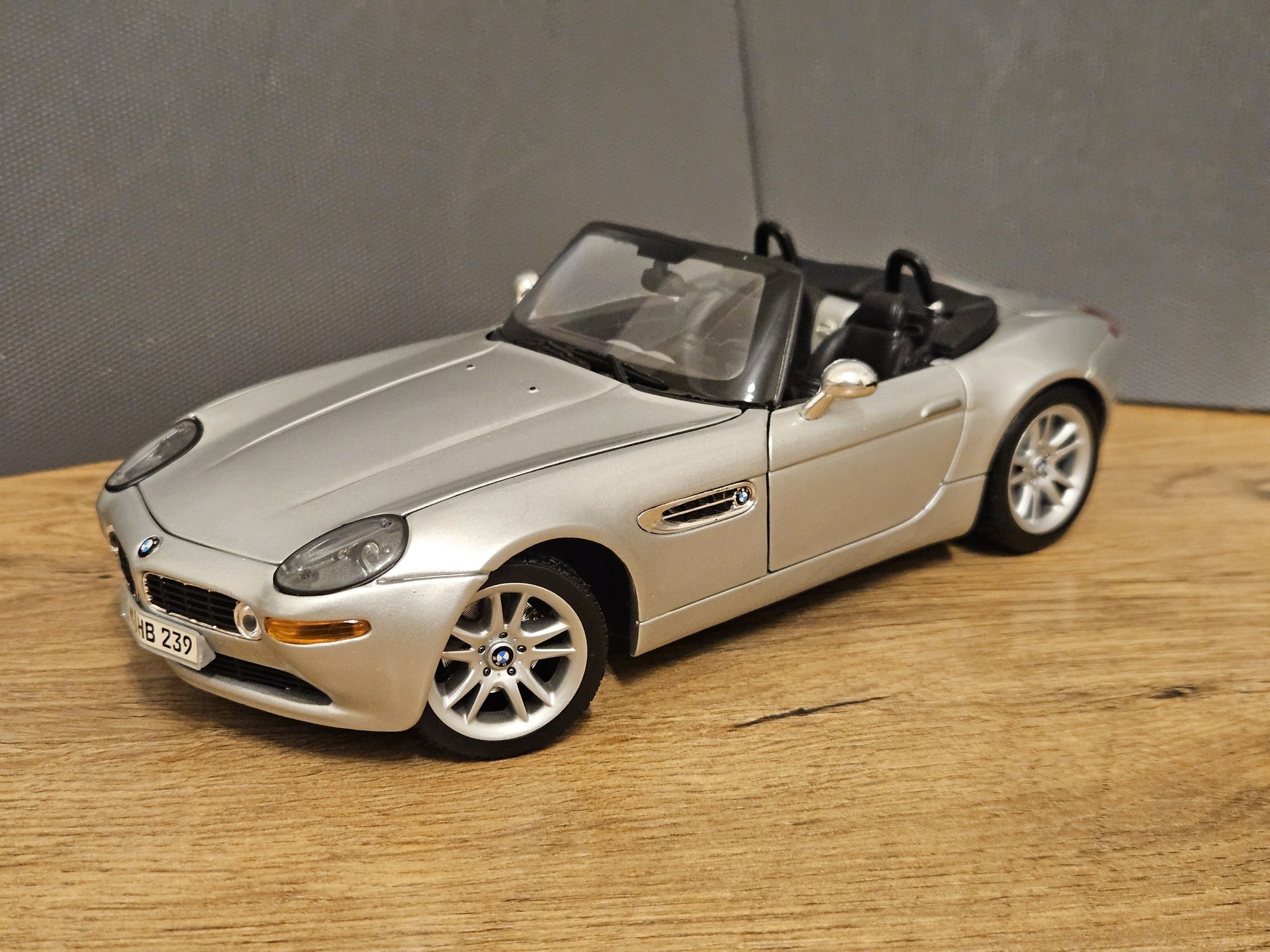 BMW Z8 1:18 Maisto James Bond 007