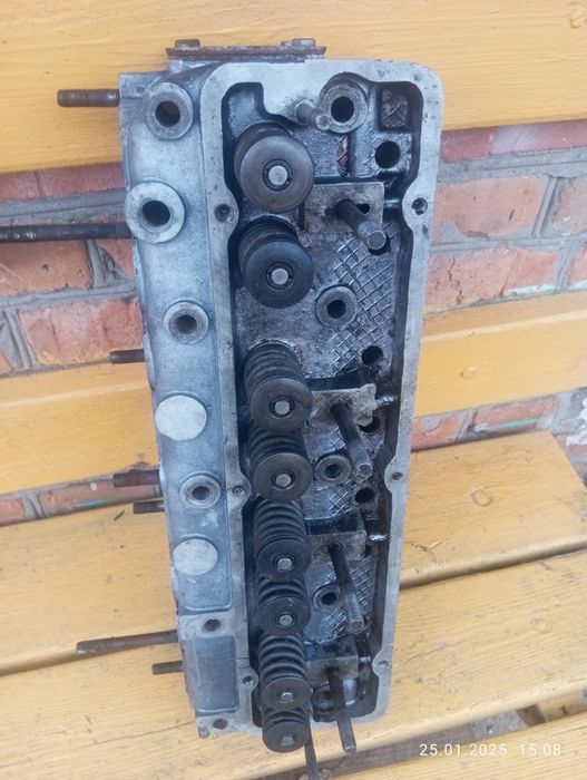 Головка УАз в доброму стані не шліфована клапана протерті.