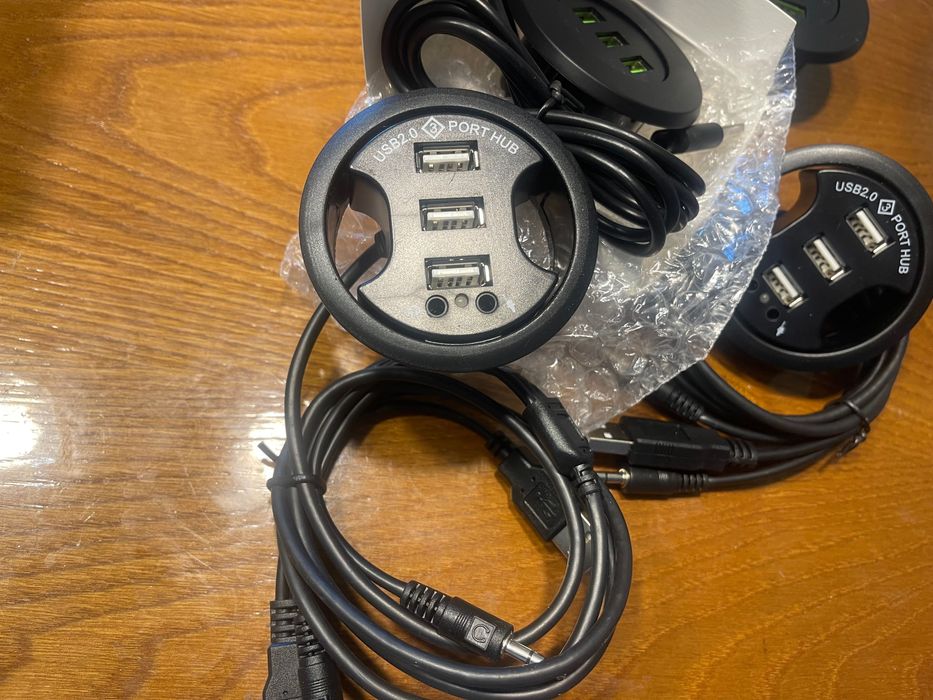 Vendo portas USB para secretária novas.