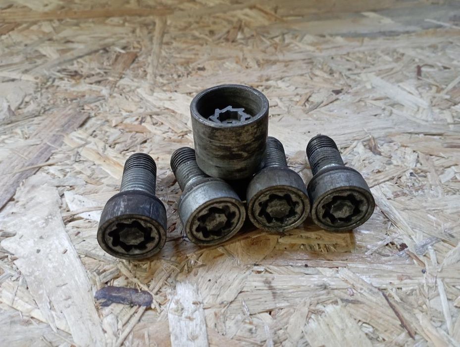 Parafuso anti-roubo VOLKSWAGEN Polo (6R, 6C)