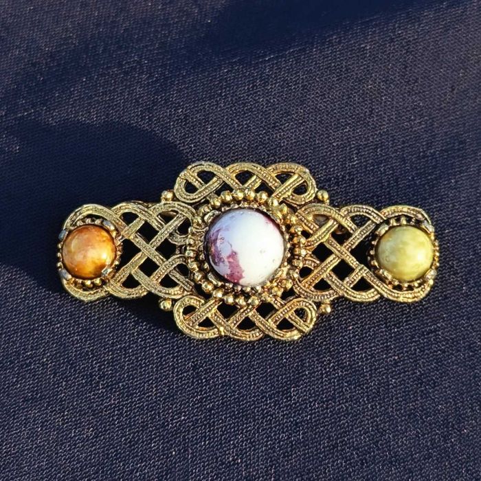 Вінтажна брошка з кельтським плетенням