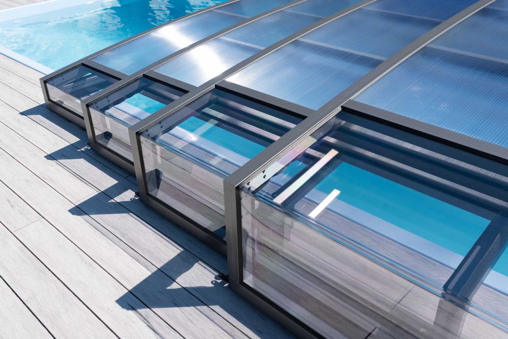 Zadaszenie basenu bez prowadnic, zadaszenie z kółkami Bucovers