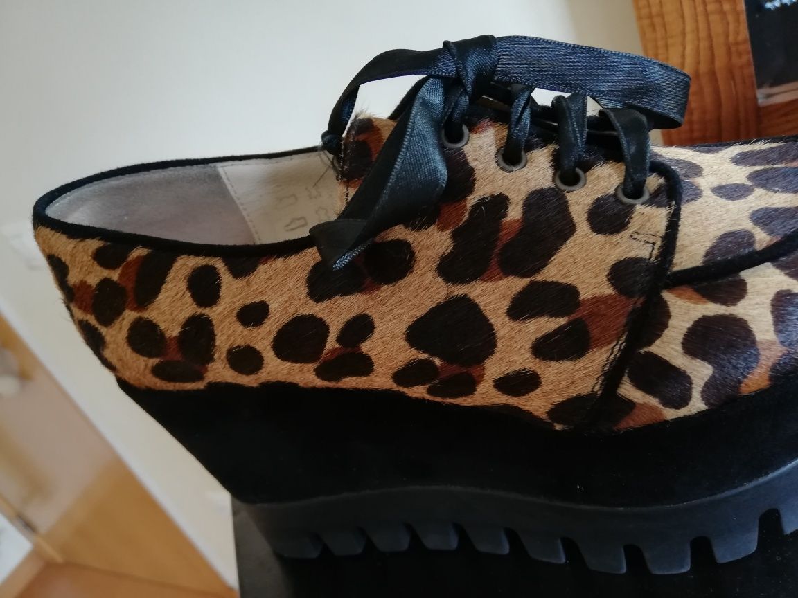 Sapatos leopardo