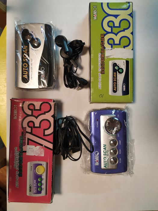 Радіо з дротовими навушниками