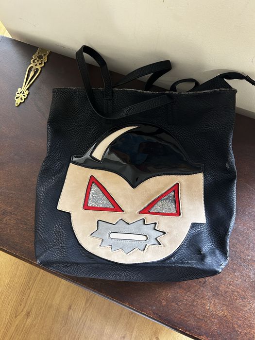 Mala, grande, preta.