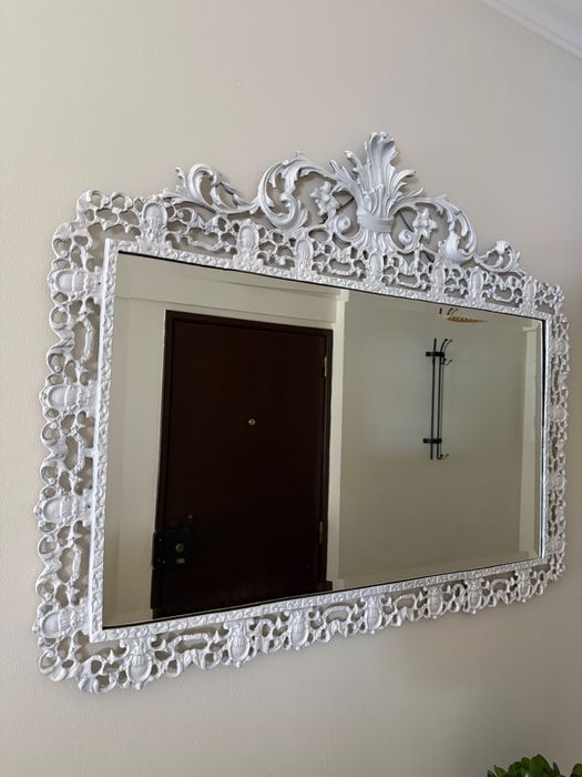 Espelho antigo pintado de branco