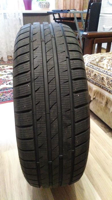 Продам б/у зимову авторезину 215/65 R16 98H B