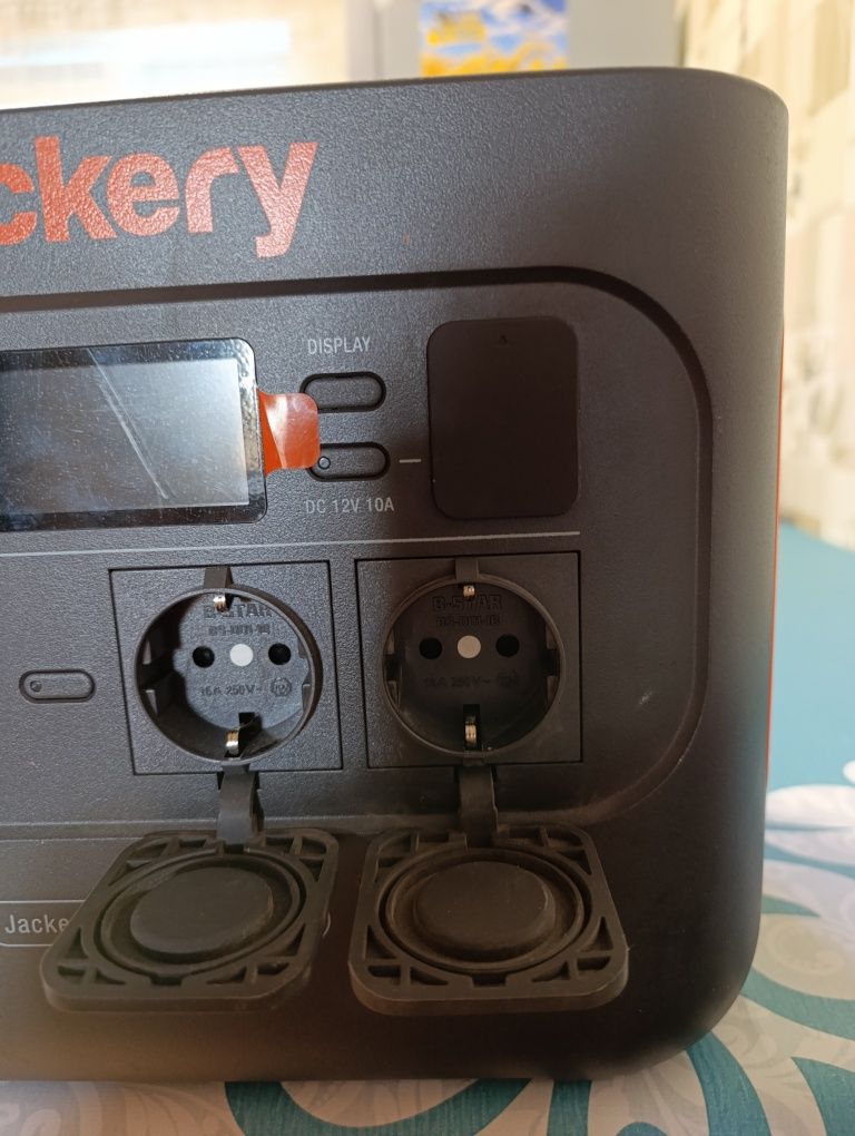 Зарядна станція Jackery.