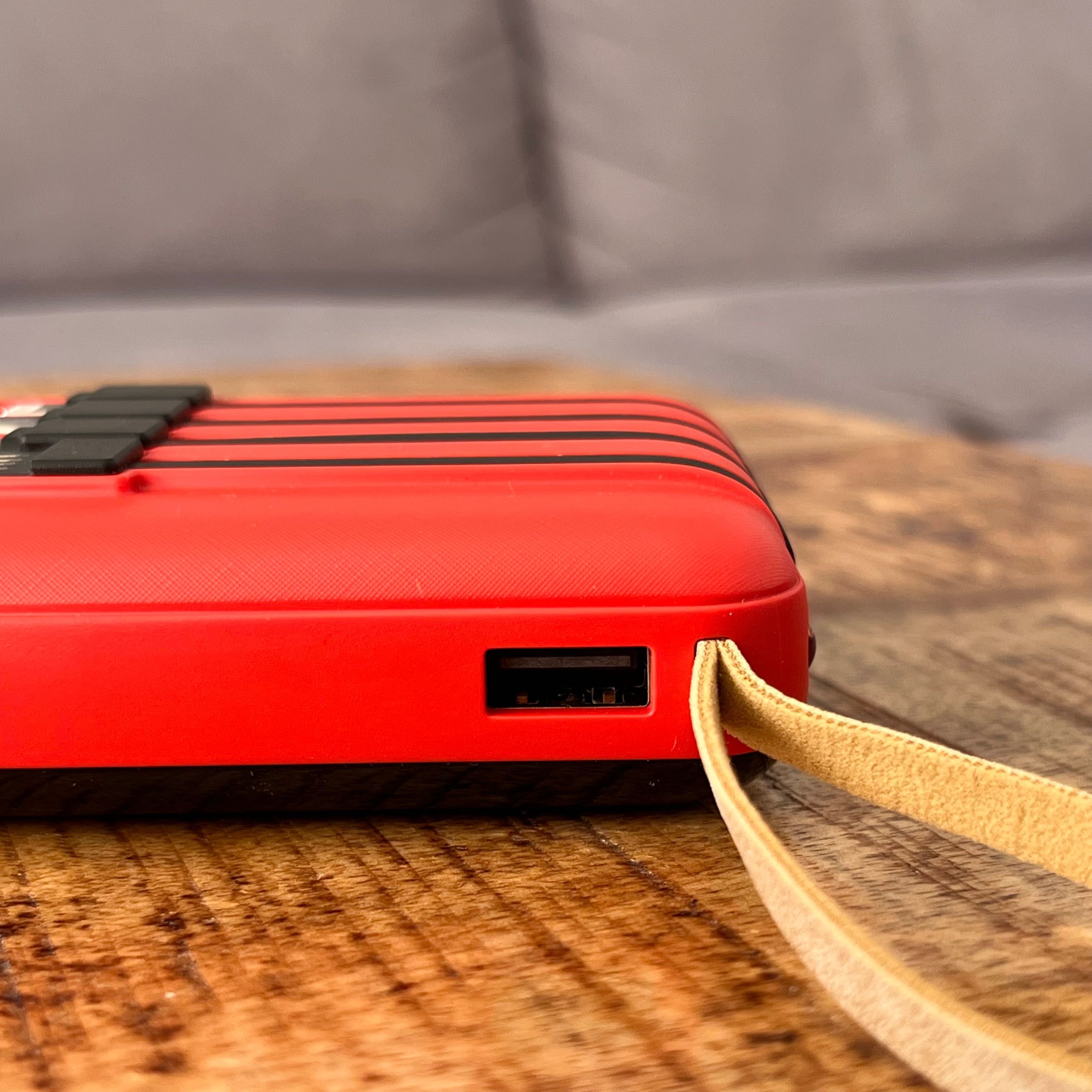 Mini powerbank 5000 mAh, z 4 wbudowanymi kablami USB-C, microUSB...