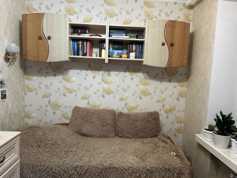 Дитяча спальня (ліжко, шафи, стіл, стілець, полички)