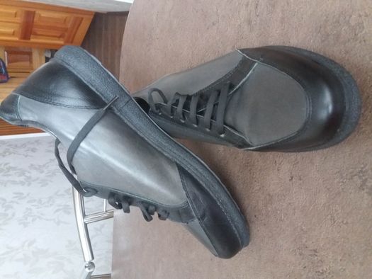 Туфли кроссовки 43р Италия  в новом состоянии