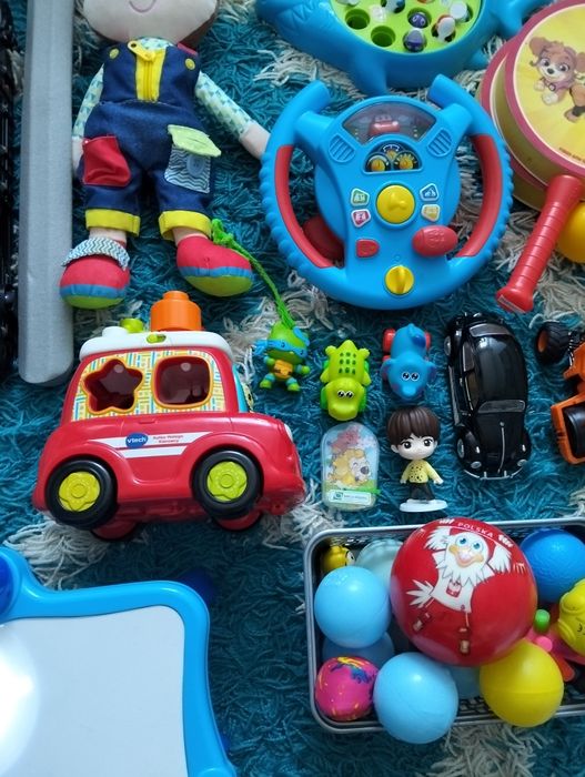 Zabawki dla dziecka, auta, piłki, sorter