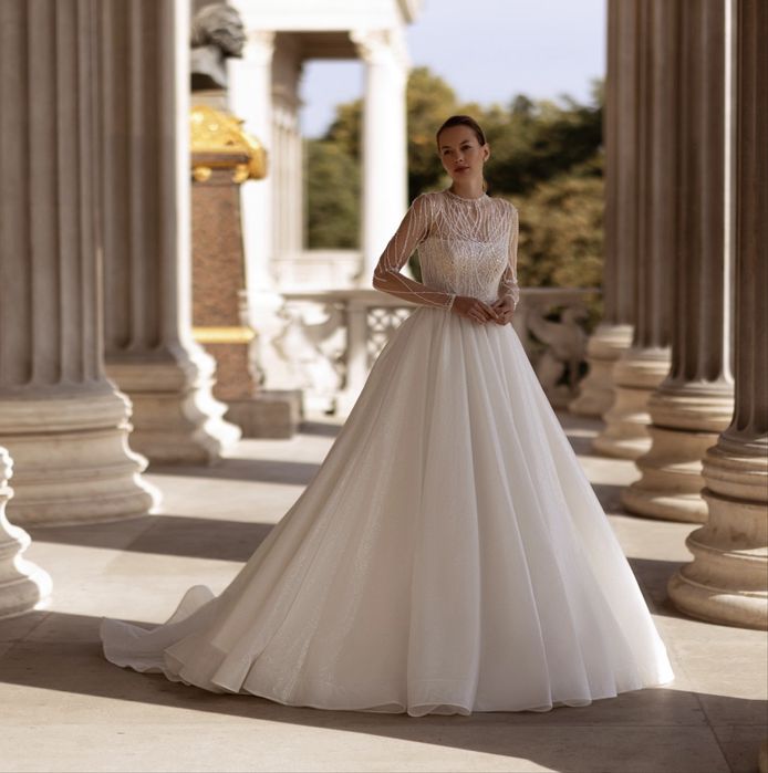 Весільна сукня, дуже гарна та легка