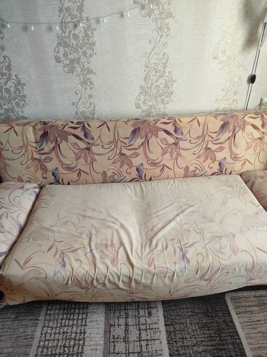 Безкоштовно віддам диван. Самовивіз.