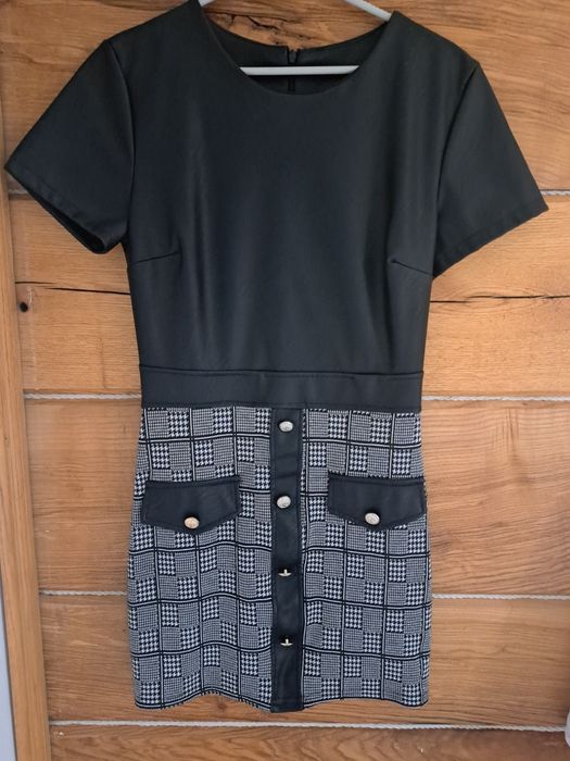 Elegancka sukienka kratka ekoskora s