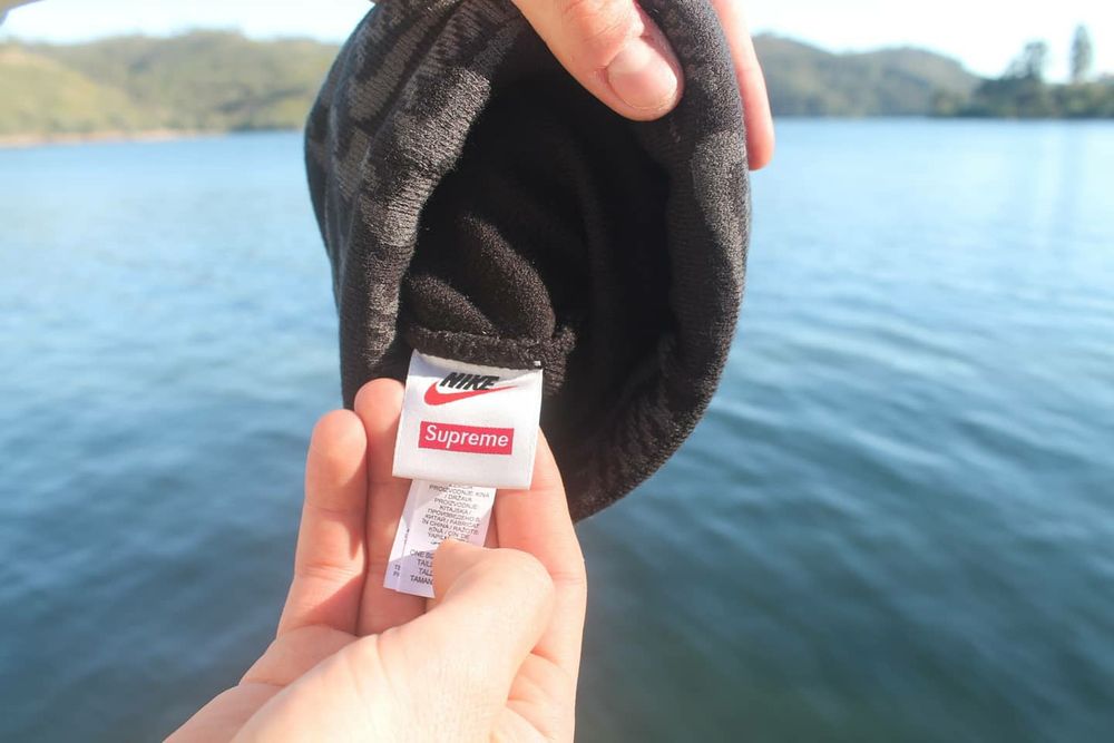 Gorro Nike x Supreme