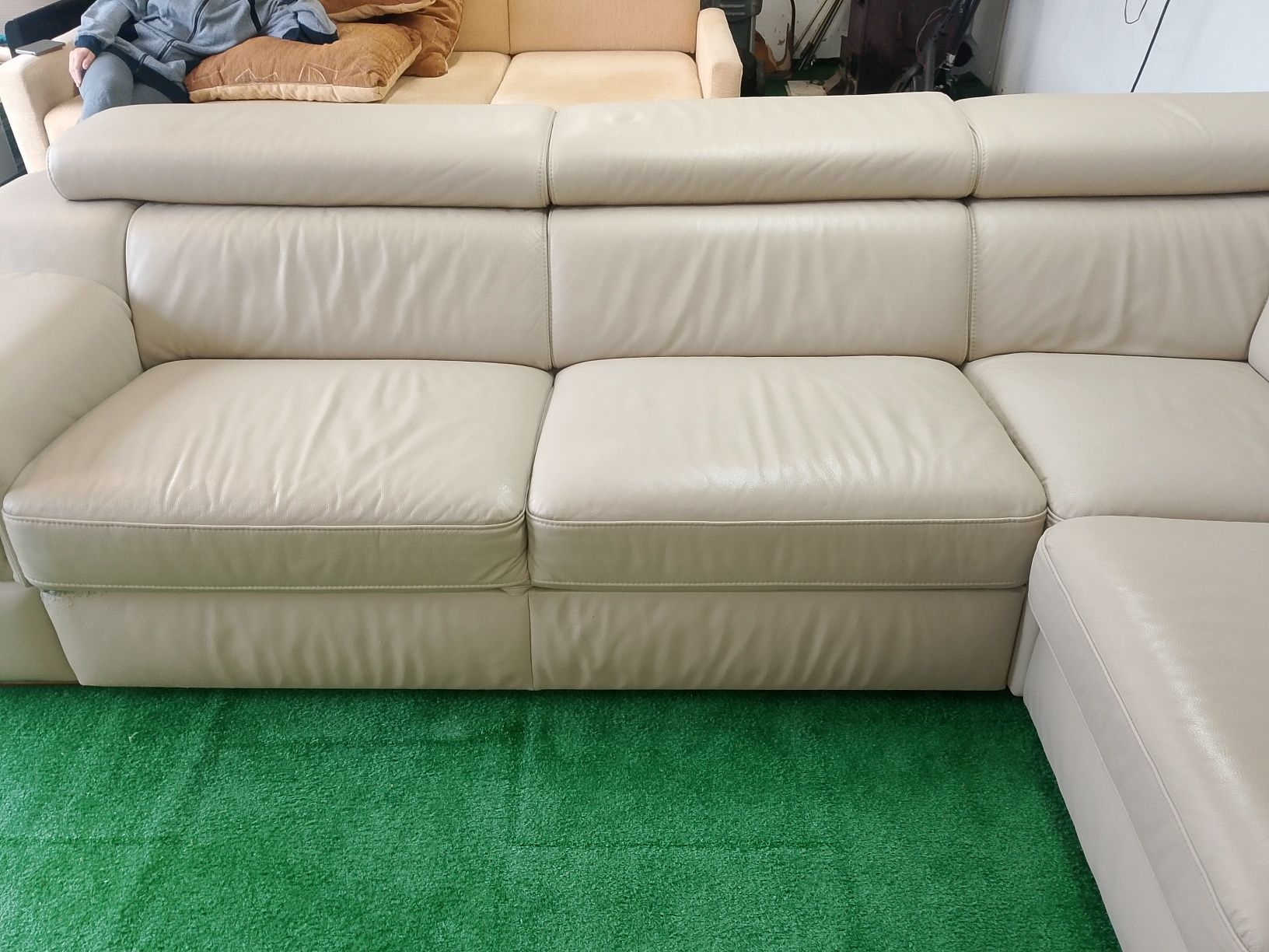 Narożnik elegantek z pojemnikiem na posciel