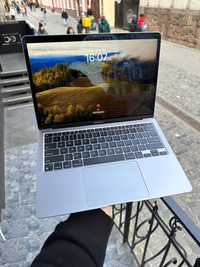 Apple MacBook Air 13’ M1 8ram 256ssd Space Gray Silver ідеал95-98%акум