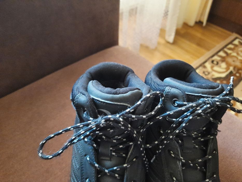 Ботинки зимние на мальчика р.40-41 по стельке 25 см