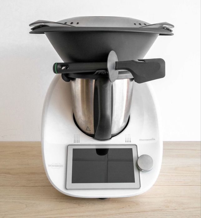 Bimby TM 6 Modelo 2024 comprada em Novembro. Ainda com garantia