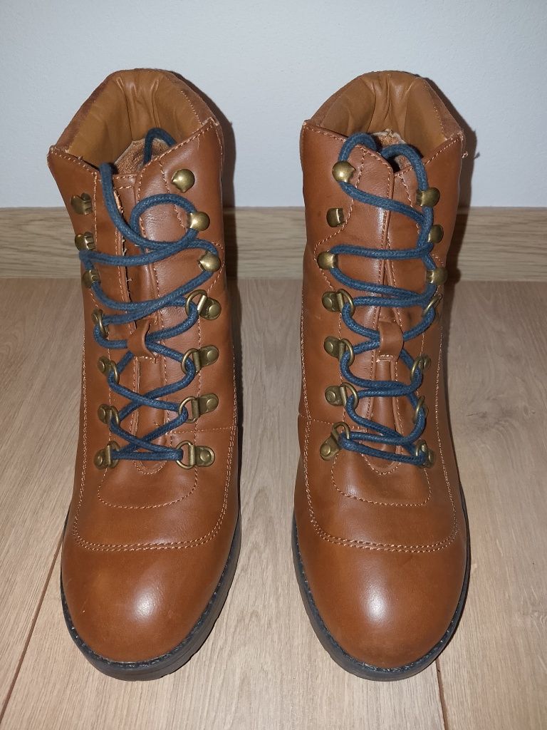 Botki, buty na słupku