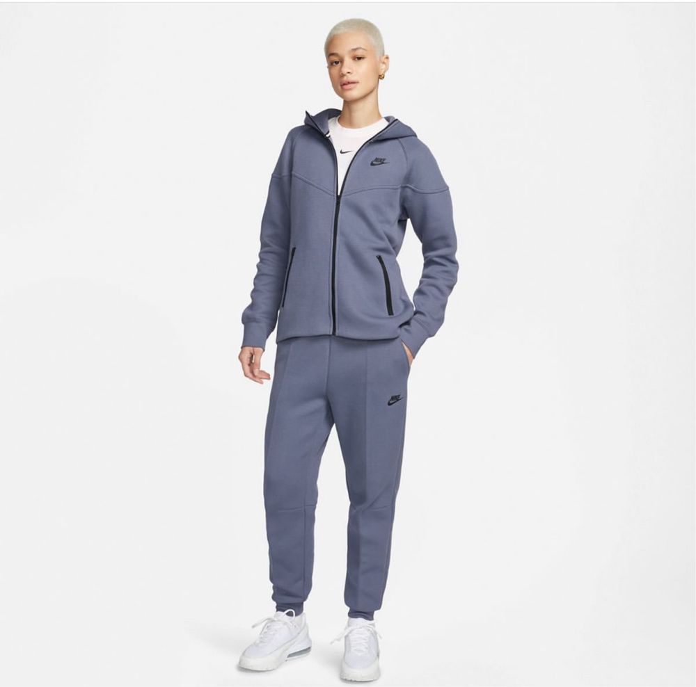 жіночий костюм Nike Sportswear Tech Fleece FB8338-003