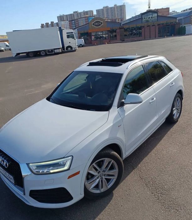 Автомобиль AUDI Q 3