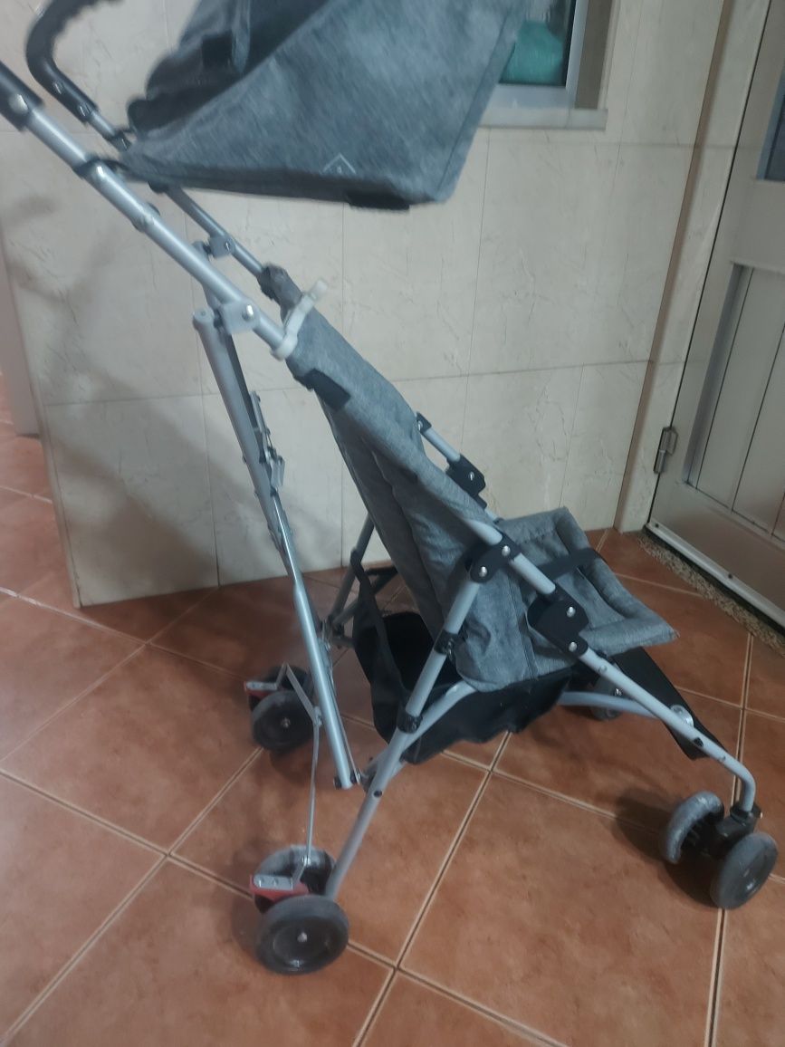 Carrinho de passeio de bebé