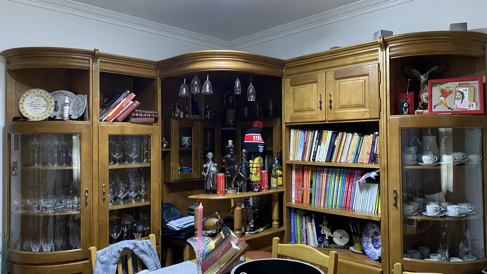 Movel de bar em madeira