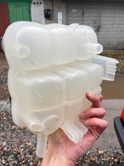 Продам расширительный бачек ford escape 2020 hibryd