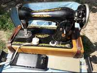 Швейная машинка с ножным приводом  с чемоданом