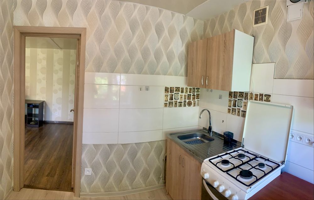 Продам 2 кім квартиру пр. Богдана Хмельницького