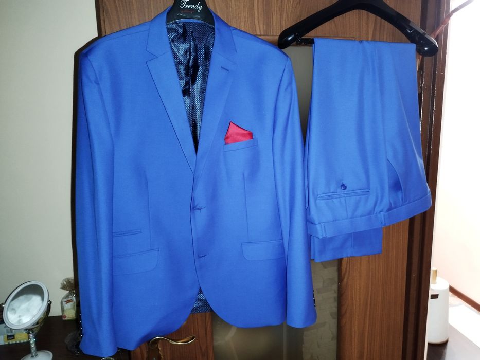 Piękny niebieski garnitur Wiliński.. jak nowy.. polecam..