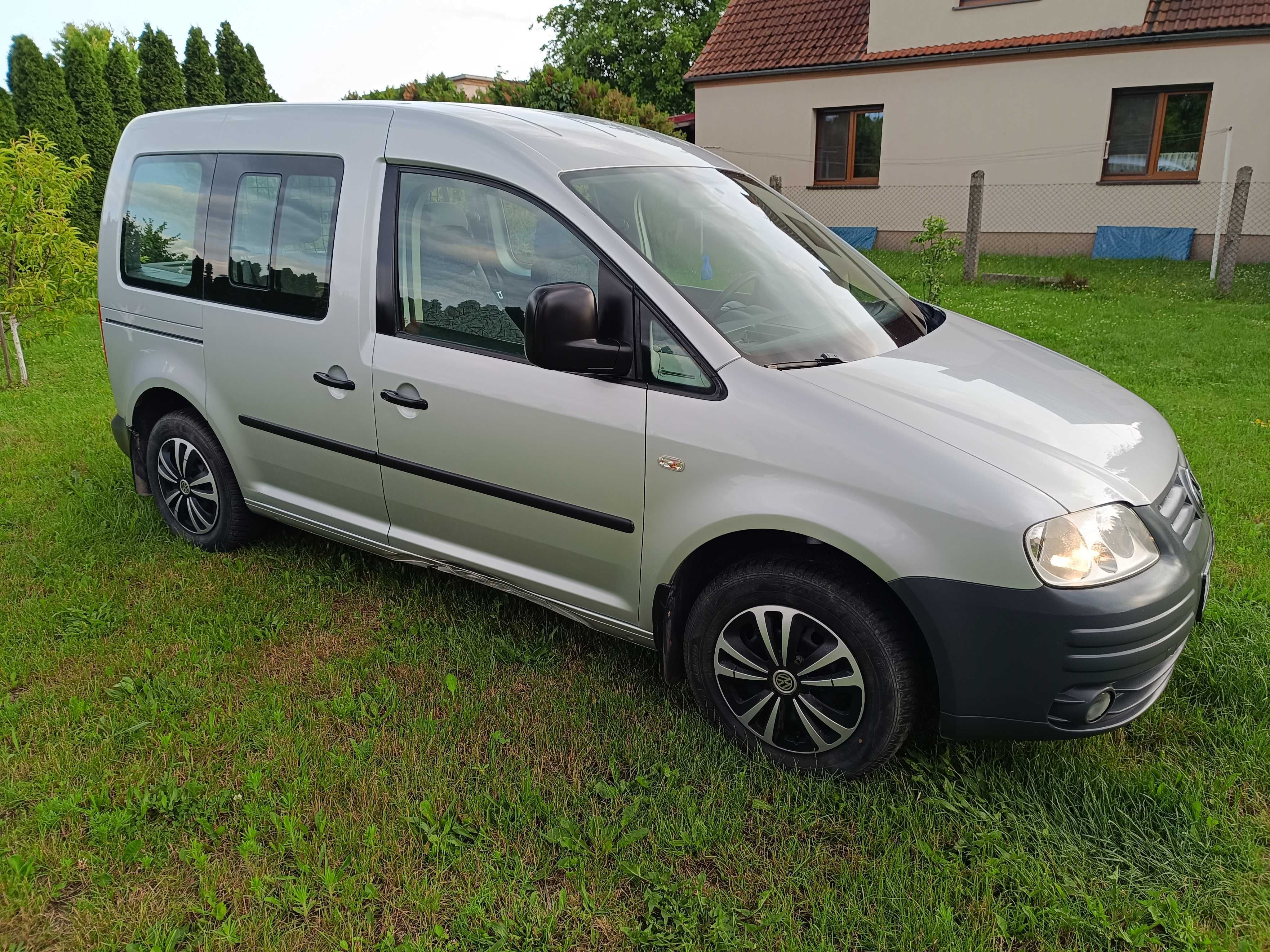 Sprzedam VW  CADDY 2009r. Mały przebieg.