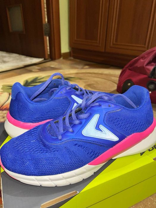 кросівки жіночі для бігу