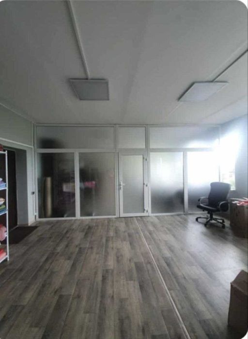 Скляна офісна перегородка з дверима