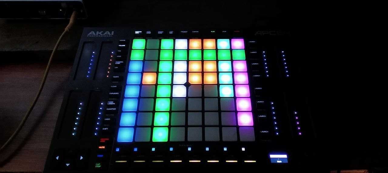 AKAI APC 64 – Controlador Ableton + Sequenciador Standalone