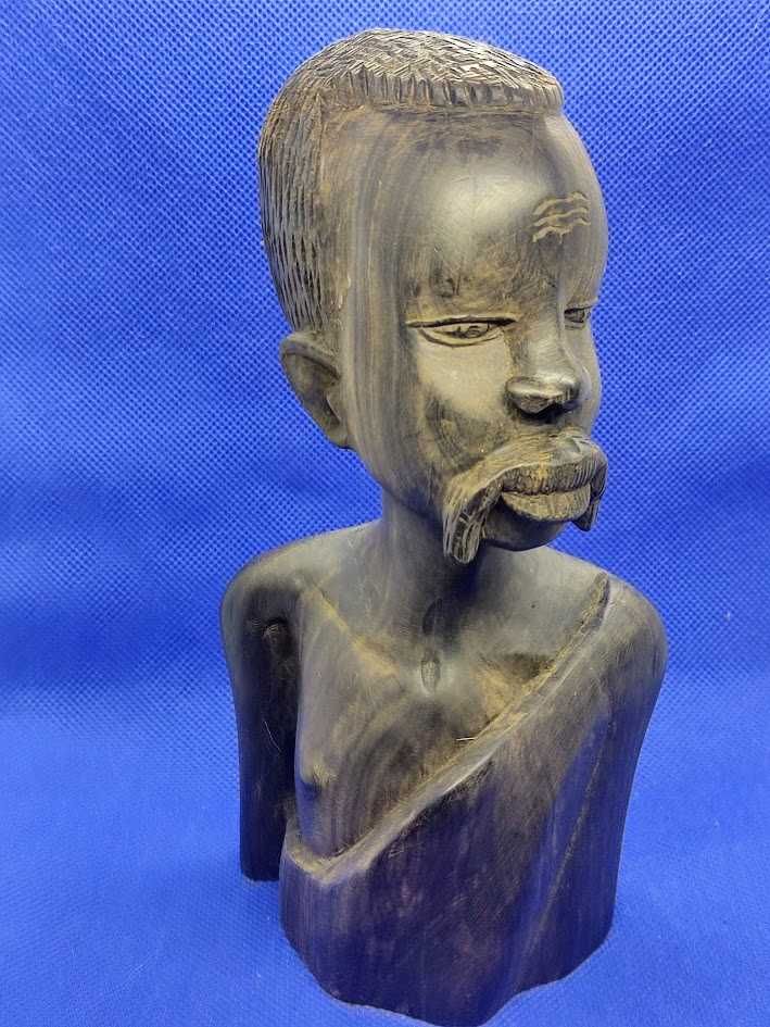 Busto em arte popular Africana Angola