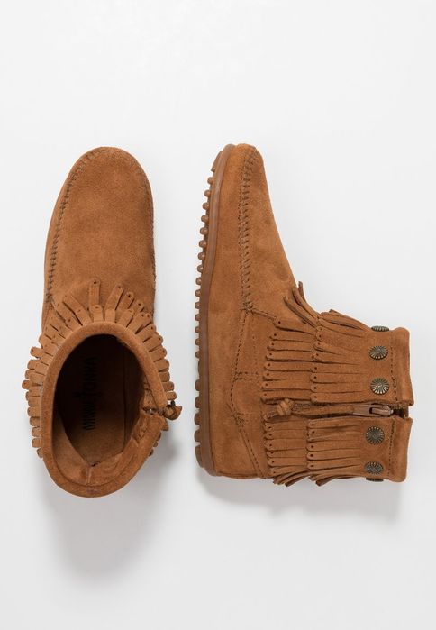 Botki zamszowe z frędzlami Minnetonka 37