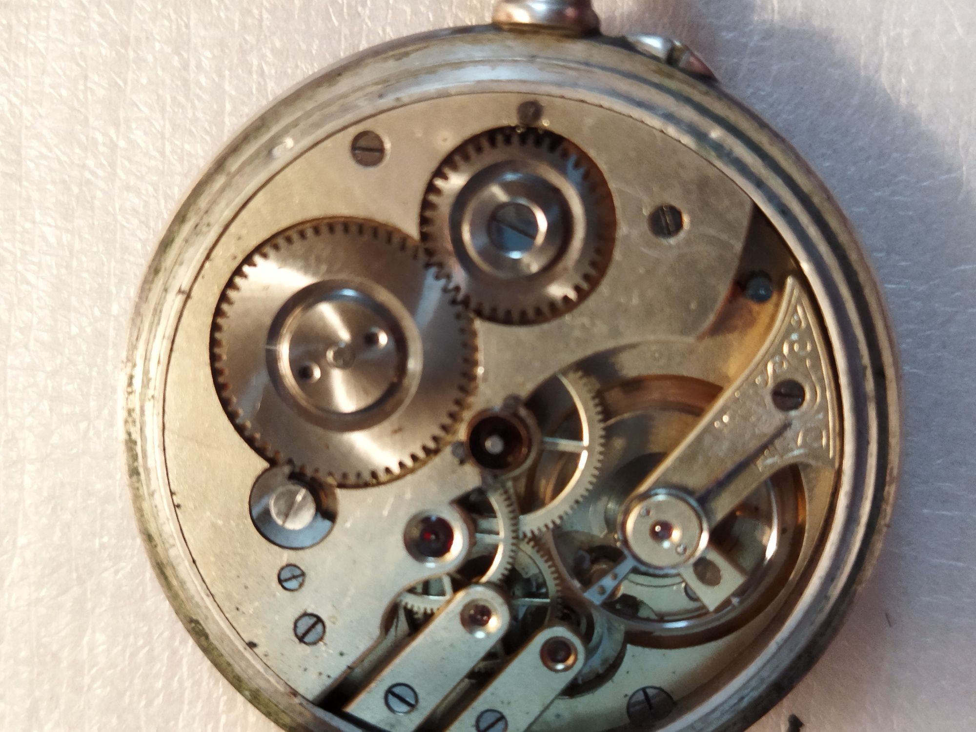 Продам швейцарские  часы (серебро с позолотой) на анкером ходу