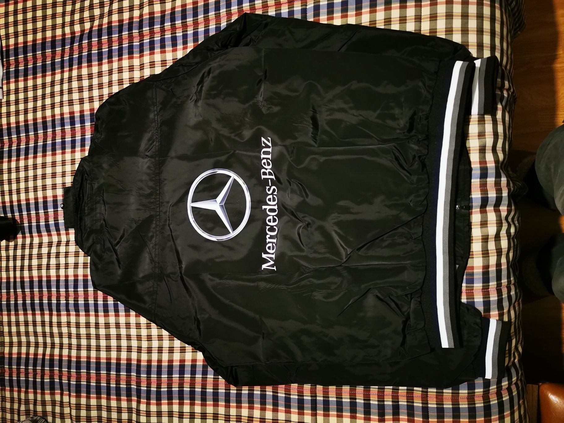 Casaco Mercedes benz