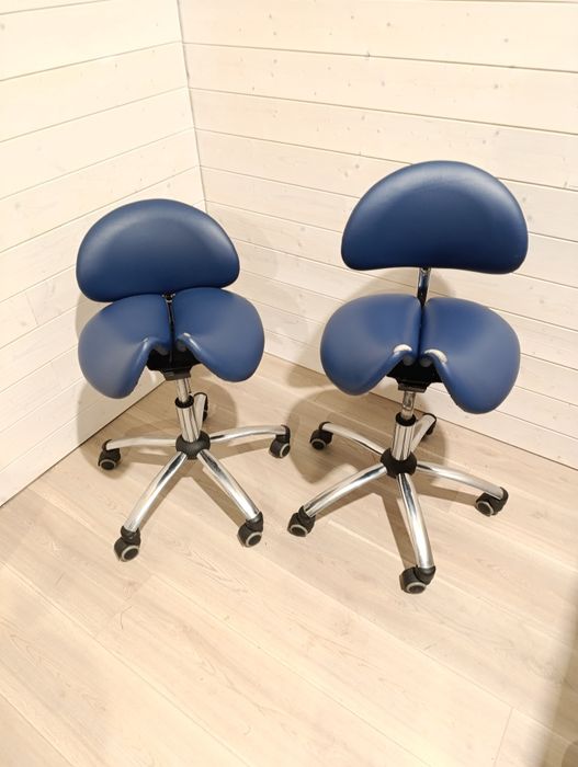 Krzesło,Taboret siodłowy z oparciem regulowany.